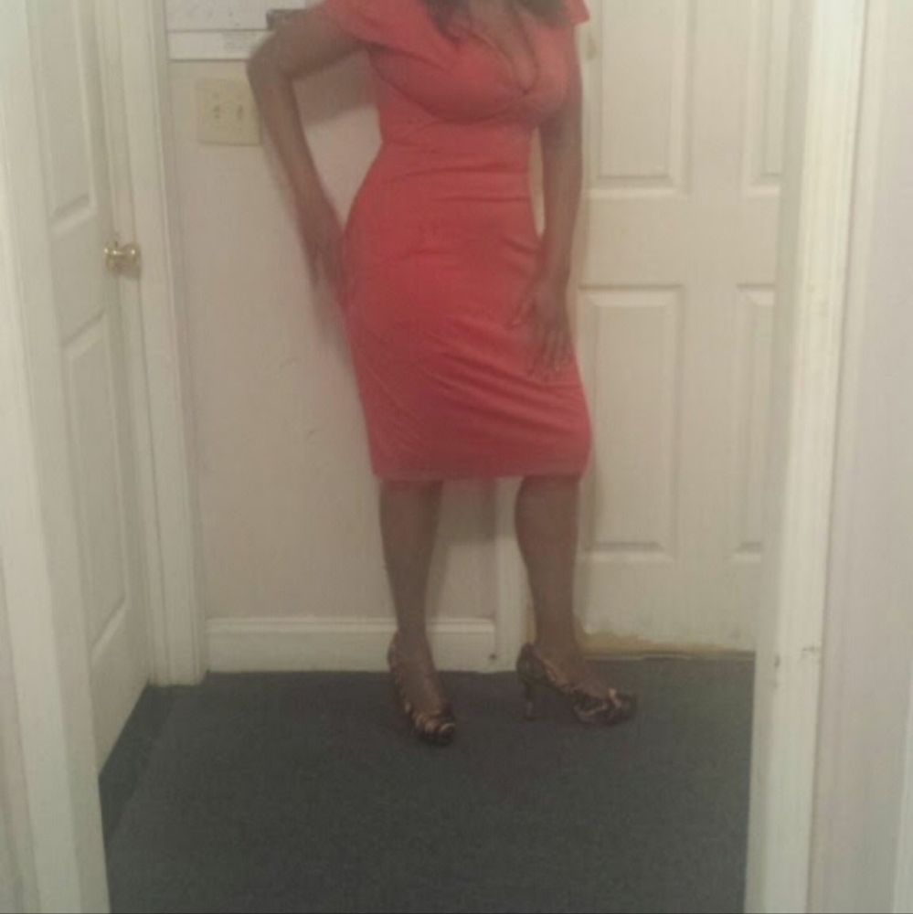Party Dresses - Picture 3 of 4